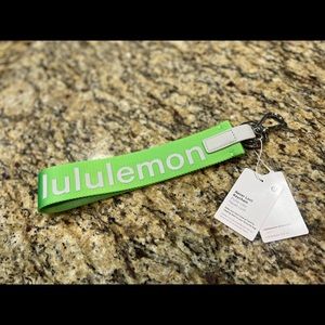 NWT Lululemon Never Lost Keychain Scream green light/vapor